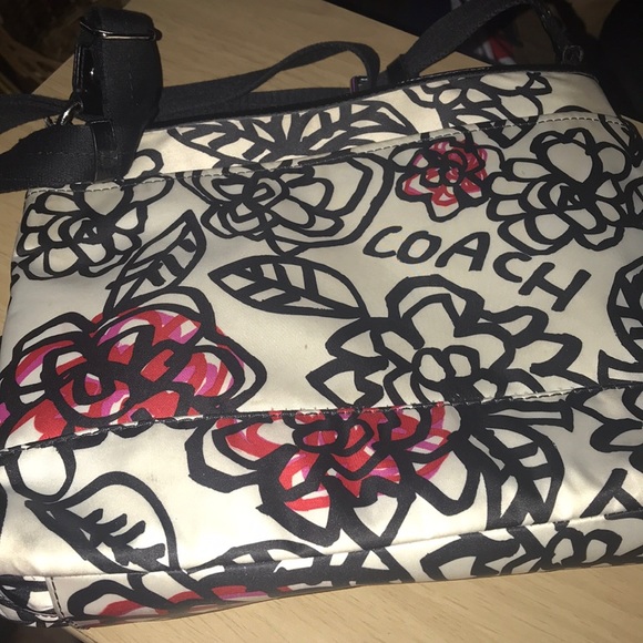 Coach F16864 Poppy Daisy Floral Crossbody Purse - Picture 8 of 13